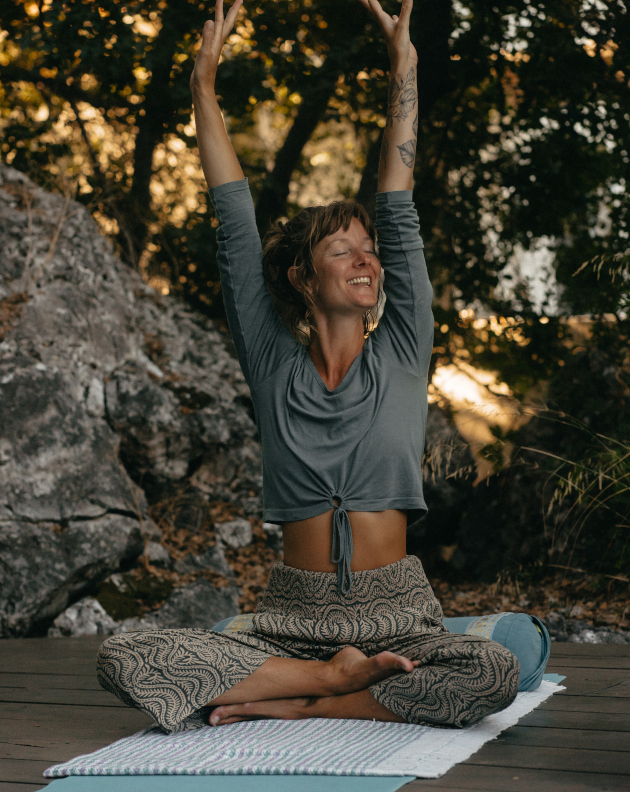 Cécile teaching yoga